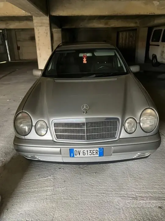 Mercedes-Benz E 2009 photo 2