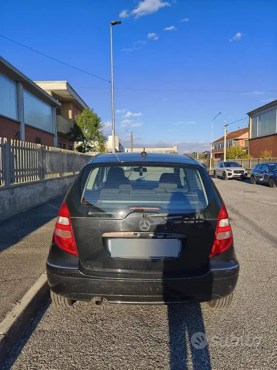 Mercedes-Benz A-Class 2009 photo 2