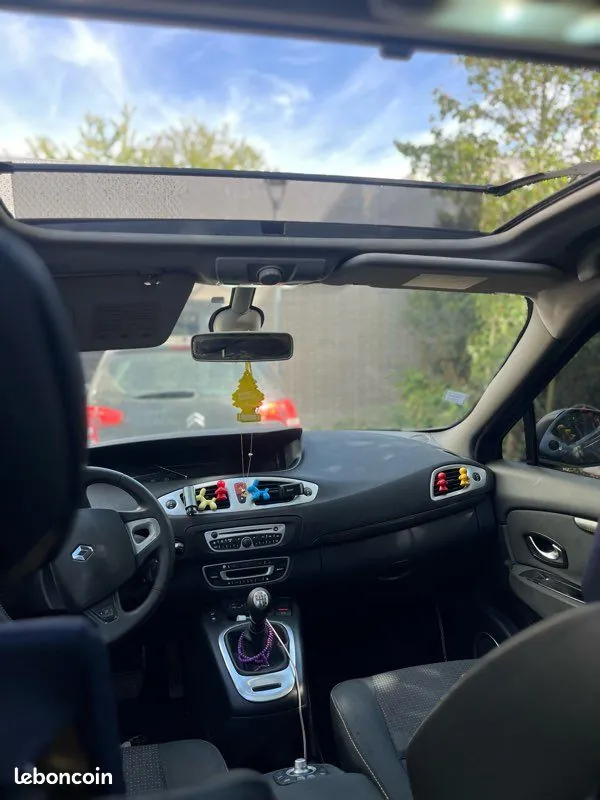 Renault Scenic 2010 photo 2