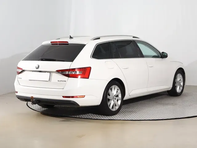 Skoda Superb 2017 photo 4