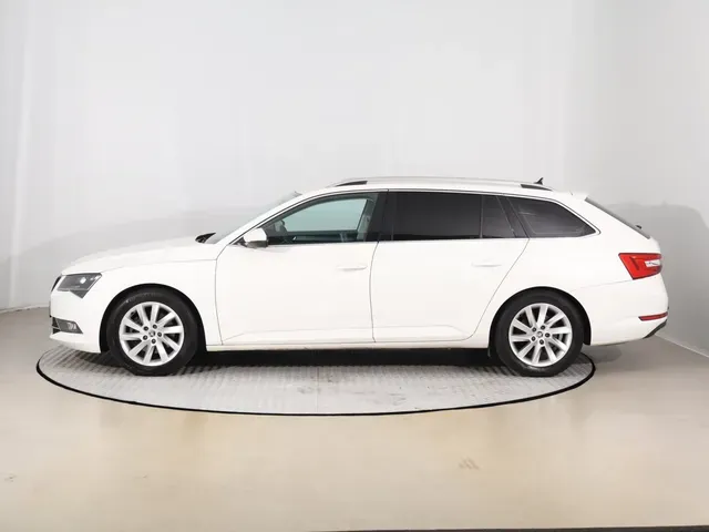 Skoda Superb 2017 photo 2
