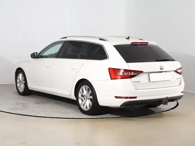 Skoda Superb 2017 photo 3