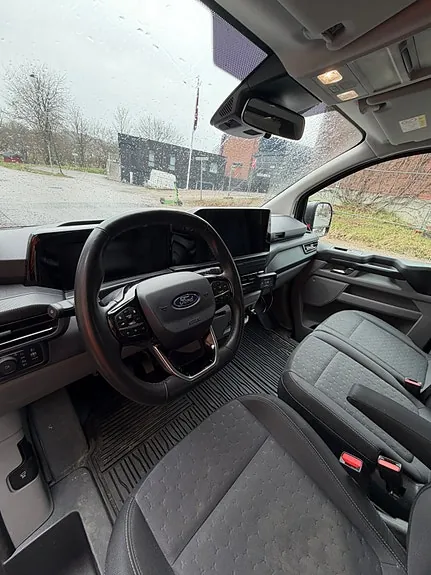 Ford Transit Custom 2024 photo 2