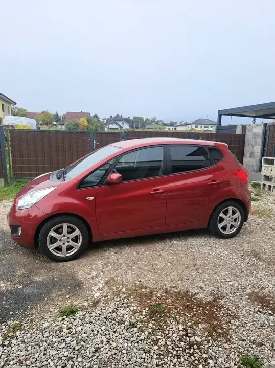 Kia Venga 2010 photo 2