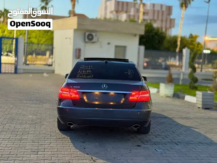 Mercedes-Benz E 300 2011 photo 2