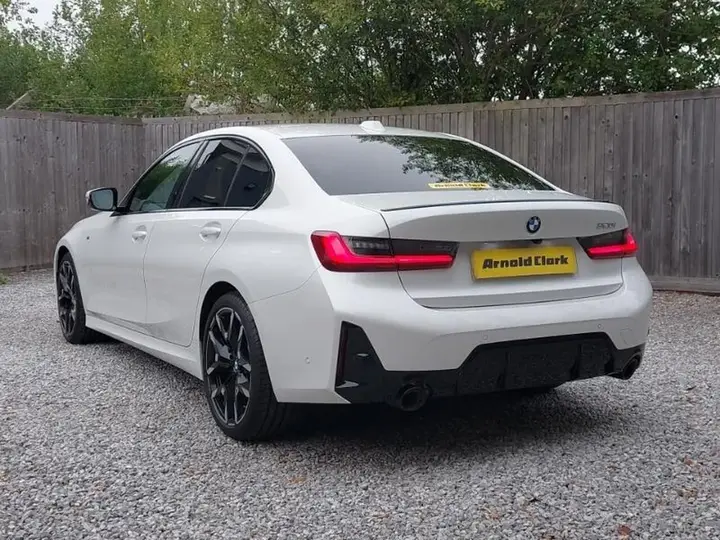 BMW 3 Series 2025 photo 2
