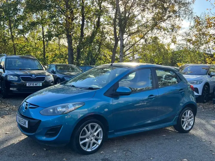 Mazda Mazda2 2011 photo 3