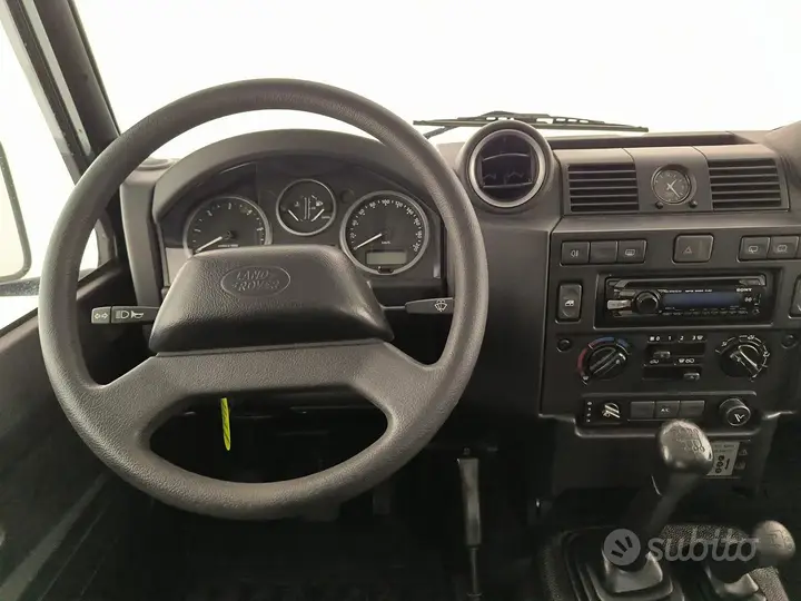 Land Rover Defender 2009 photo 4