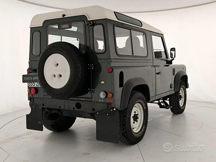 Land Rover Defender 2009 photo 2