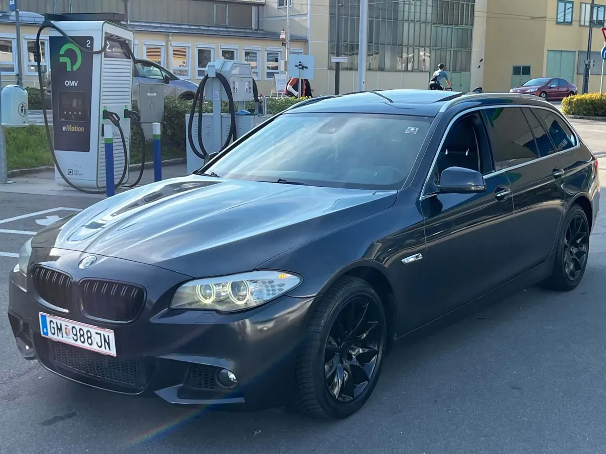 BMW 5 Series 2011 photo 3