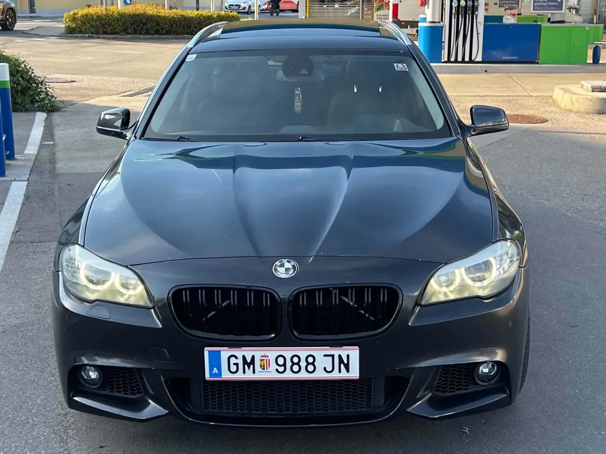 BMW 5 Series 2011 photo 2