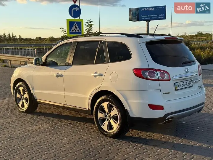 Hyundai Santa Fe 2012 photo 4