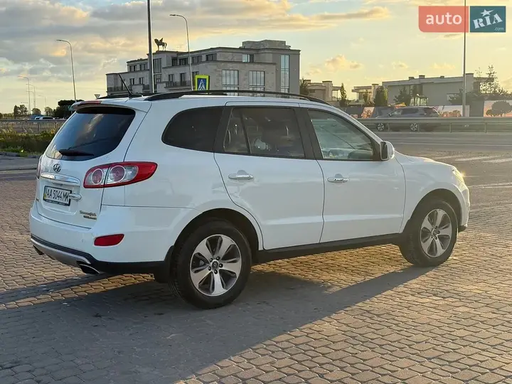 Hyundai Santa Fe 2012 photo 3