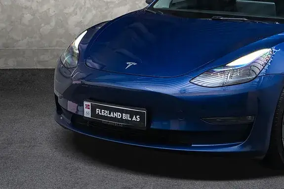 Tesla Model 3 2023 photo 3