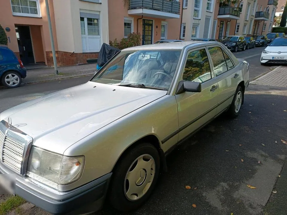 Mercedes-Benz 230 E