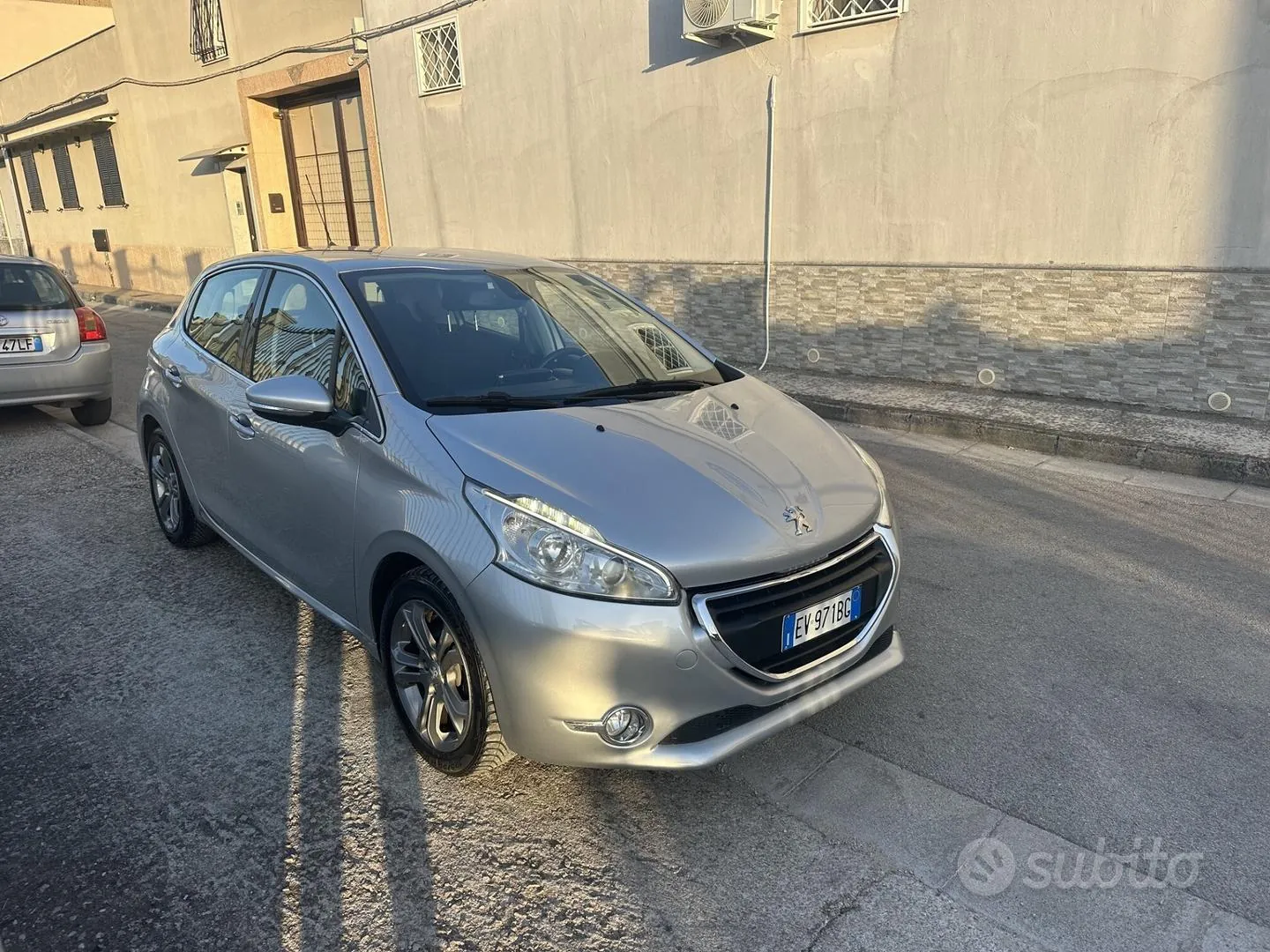 Peugeot 208 2014 photo 3