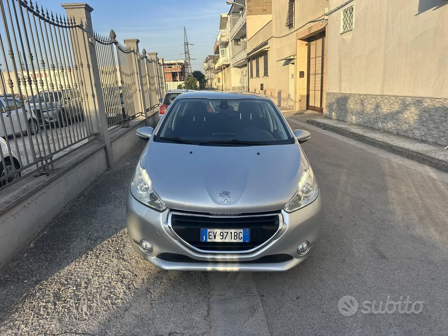 Peugeot 208 2014 photo 2