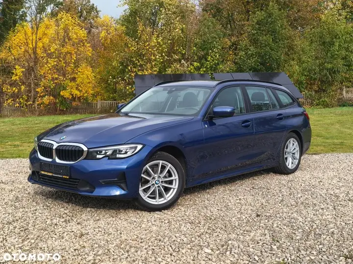 BMW 3 Series 2022 photo 2