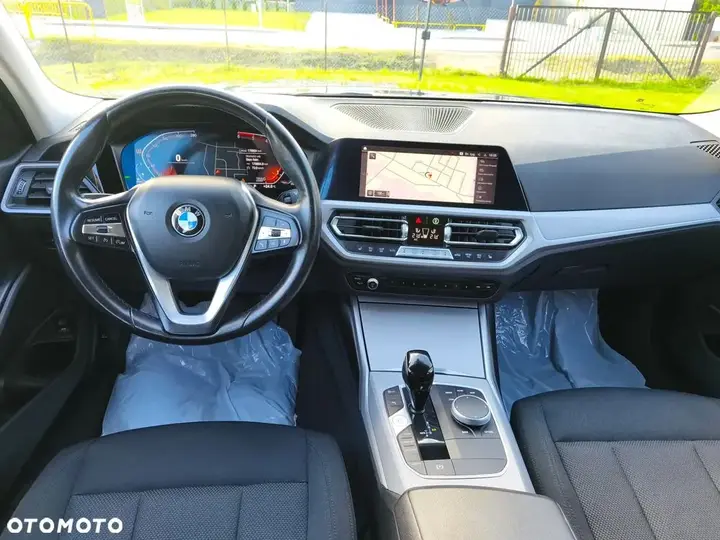 BMW 3 Series 2022 photo 5