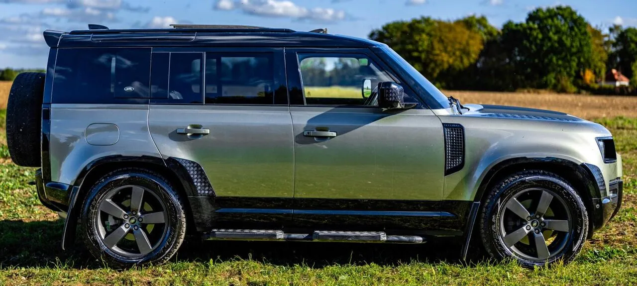 Land Rover Defender 110