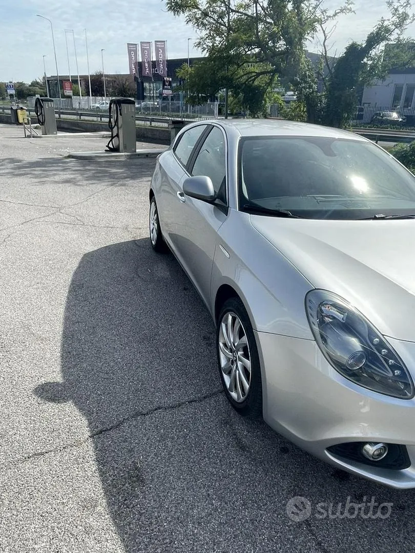 Alfa Romeo Giulietta 2014 photo 3