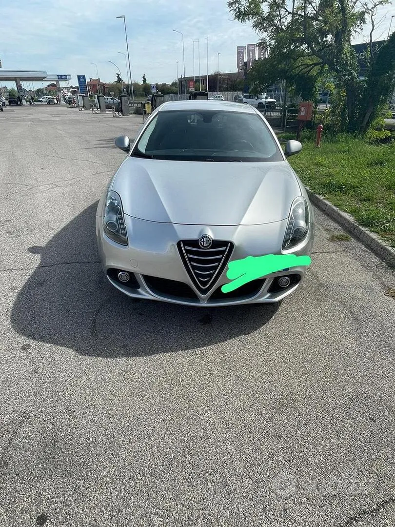 Alfa Romeo Giulietta 2014 photo 2