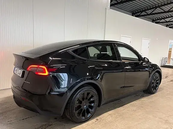 Tesla Model Y 2023 photo 3