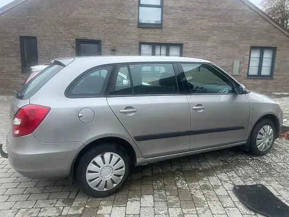 Skoda Fabia 2008 photo 5