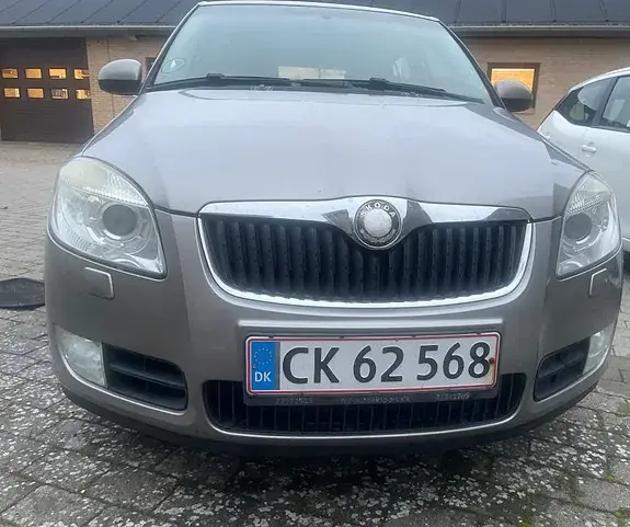 Skoda Fabia 2008 photo 2