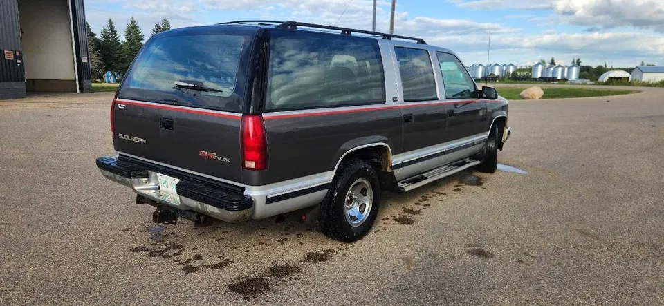 GMC Suburban 1993 photo 3