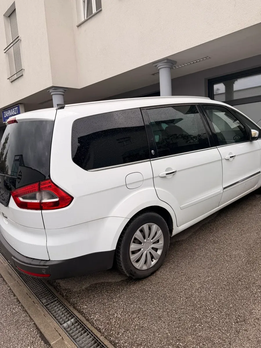 Ford Galaxy 2011 photo 3