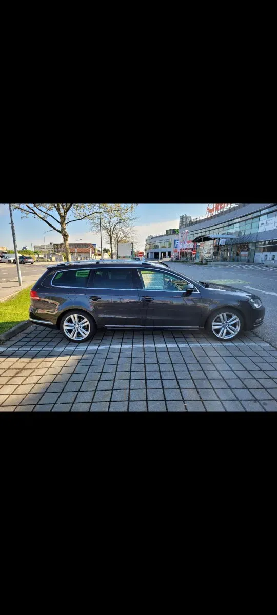 Volkswagen Passat 2011 photo 2