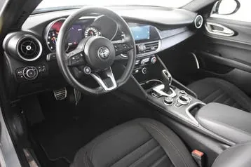 Alfa Romeo Giulia 2022 photo 2