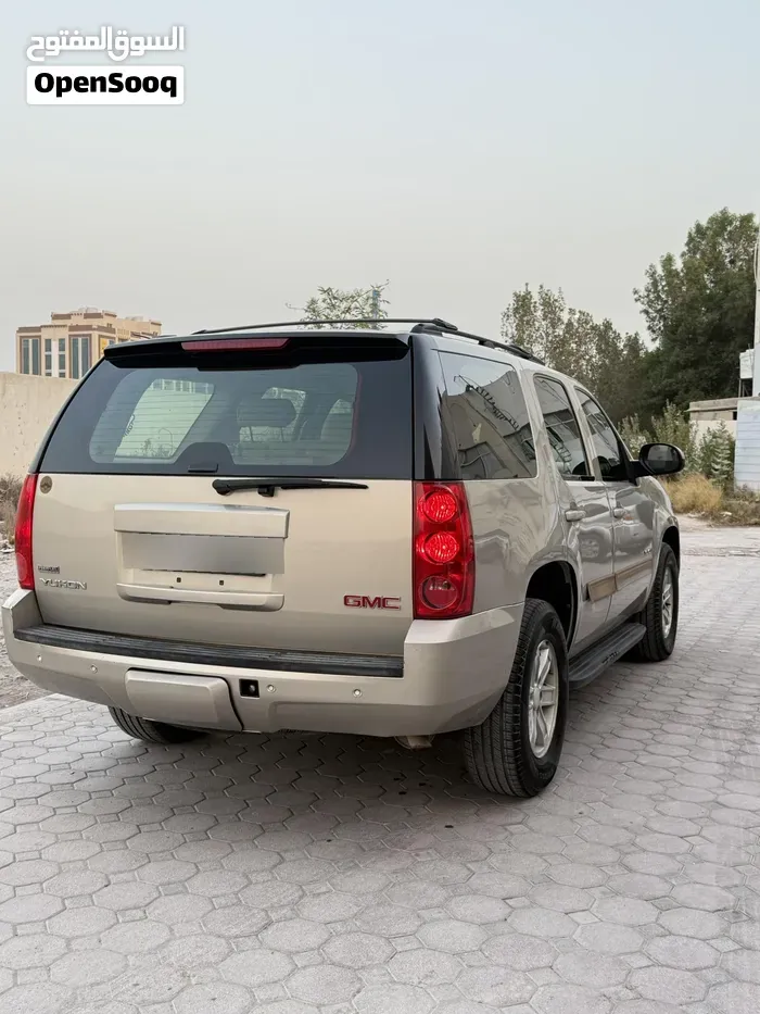 GMC Yukon 2010 photo 3