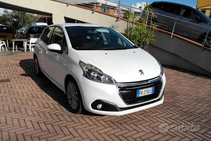 Peugeot 208 2017 photo 2