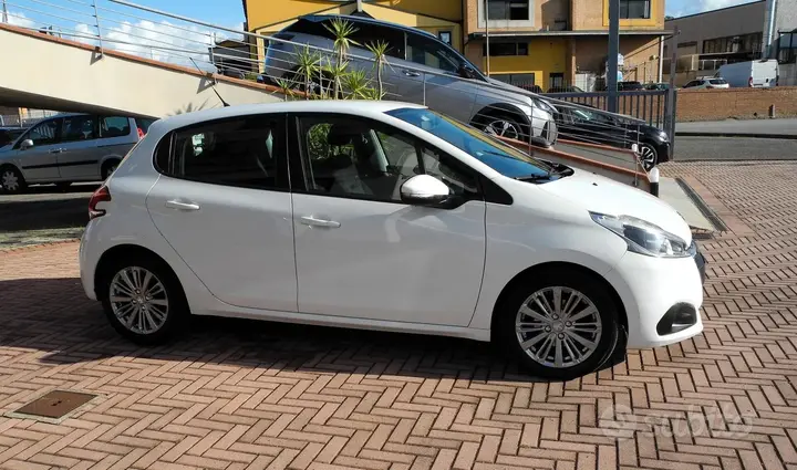 Peugeot 208 2017 photo 3