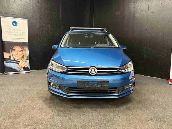 Volkswagen Touran 2017 photo 2