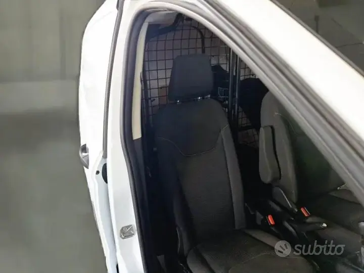 Ford Transit Courier 2022 photo 4
