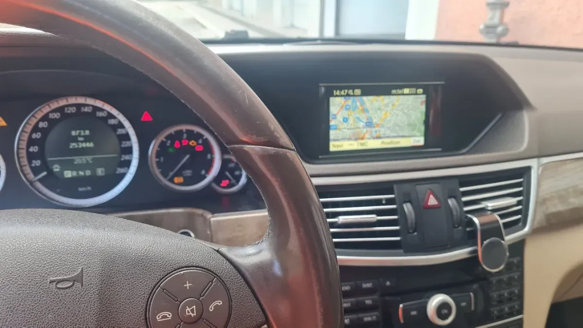 Mercedes-Benz E-Class 2011 photo 3