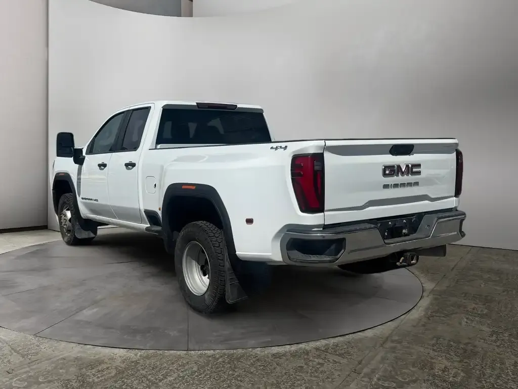 GMC Sierra 3500Hd 2024 photo 3