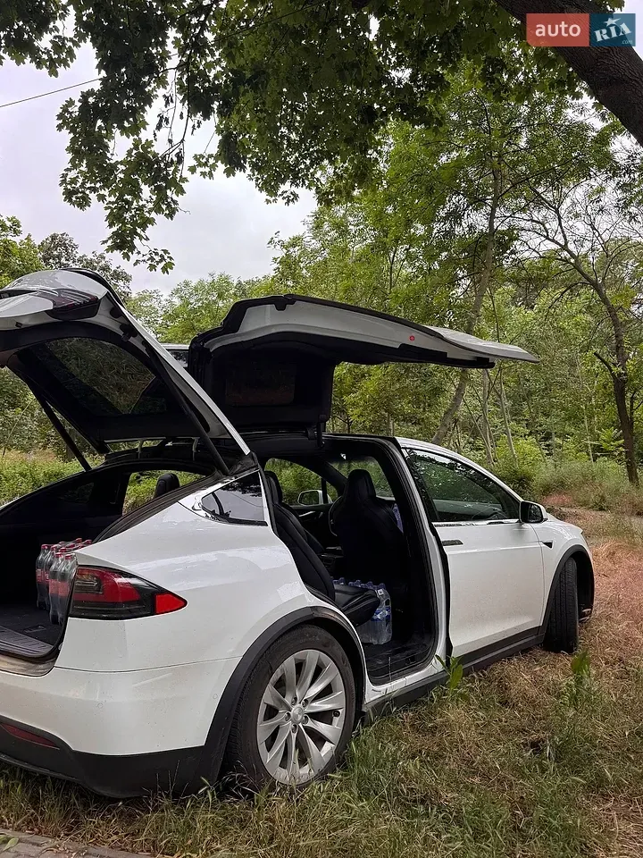 Tesla Model X 2020 photo 4