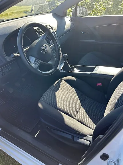 Toyota Avensis 2010 photo 3