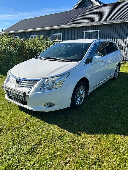 Toyota Avensis 2010 photo 2