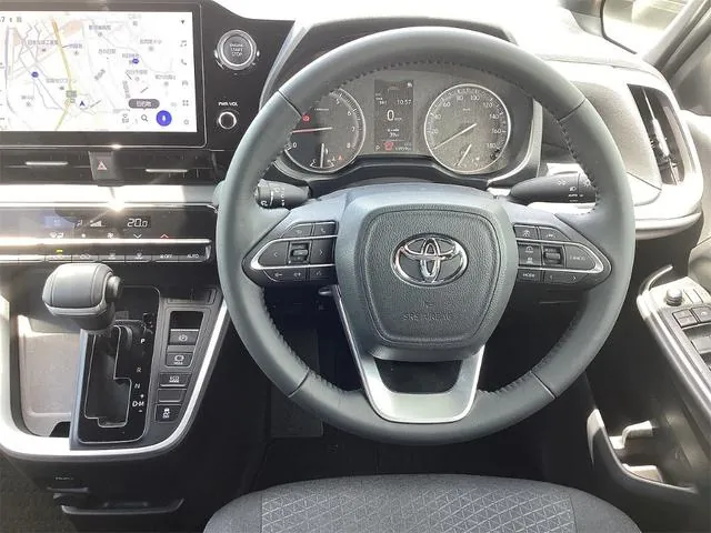 Toyota Voxy 2023 photo 2