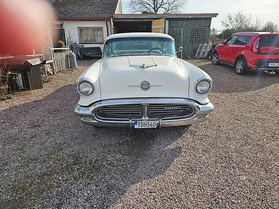 Oldsmobile Ninety-Eight 1956 photo 5