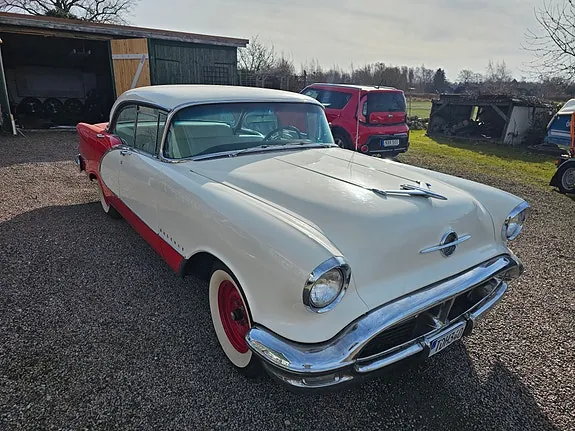 Oldsmobile Ninety-Eight 1956 photo 3