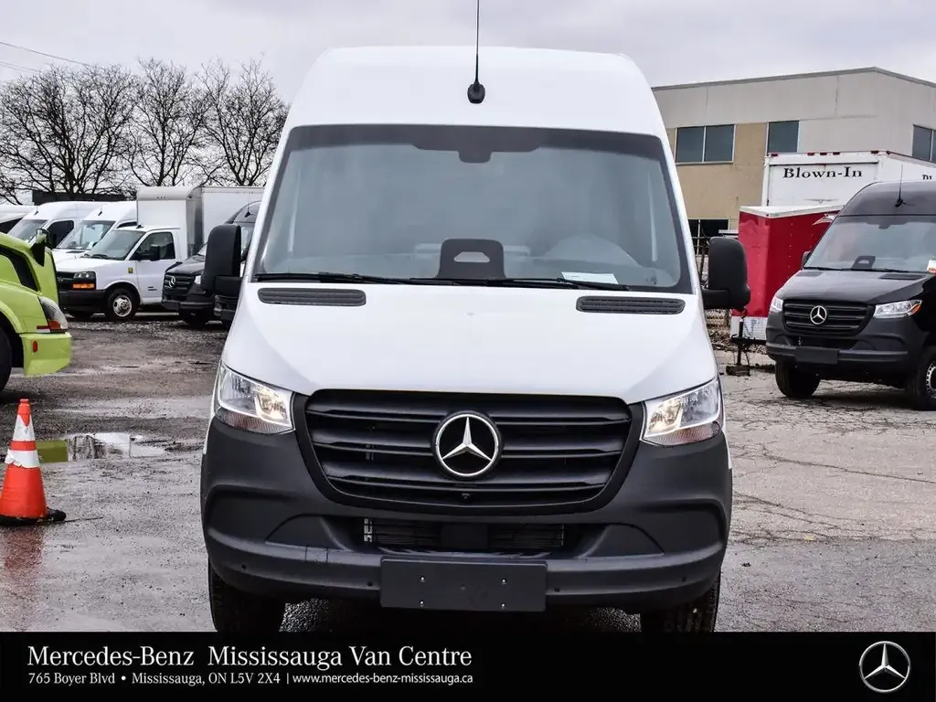 Mercedes-Benz Sprinter 2026 photo 4