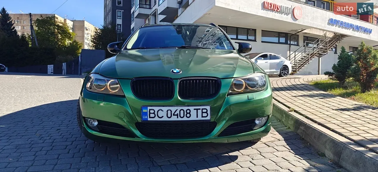 BMW 3 Series 2011 photo 2