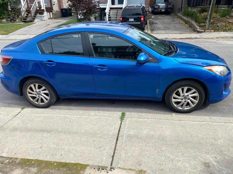 Mazda 3 2013 photo 3