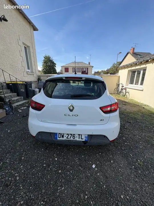 Renault Clio 2015 photo 2